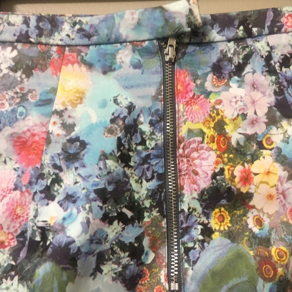 H&M floral skirt - Picture 2 of 4